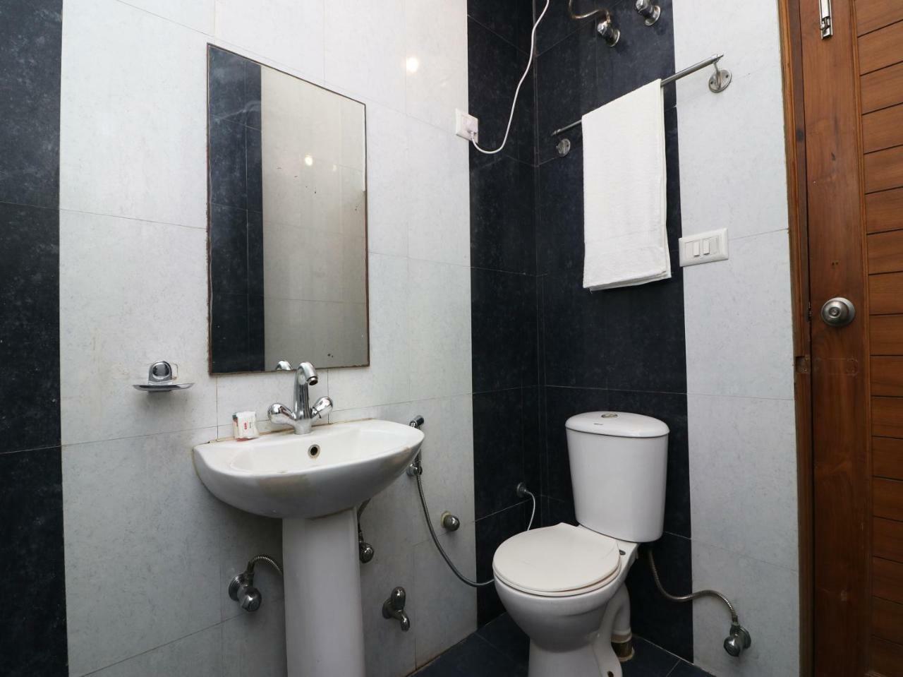 Nest Residency Фаридабад Экстерьер фото